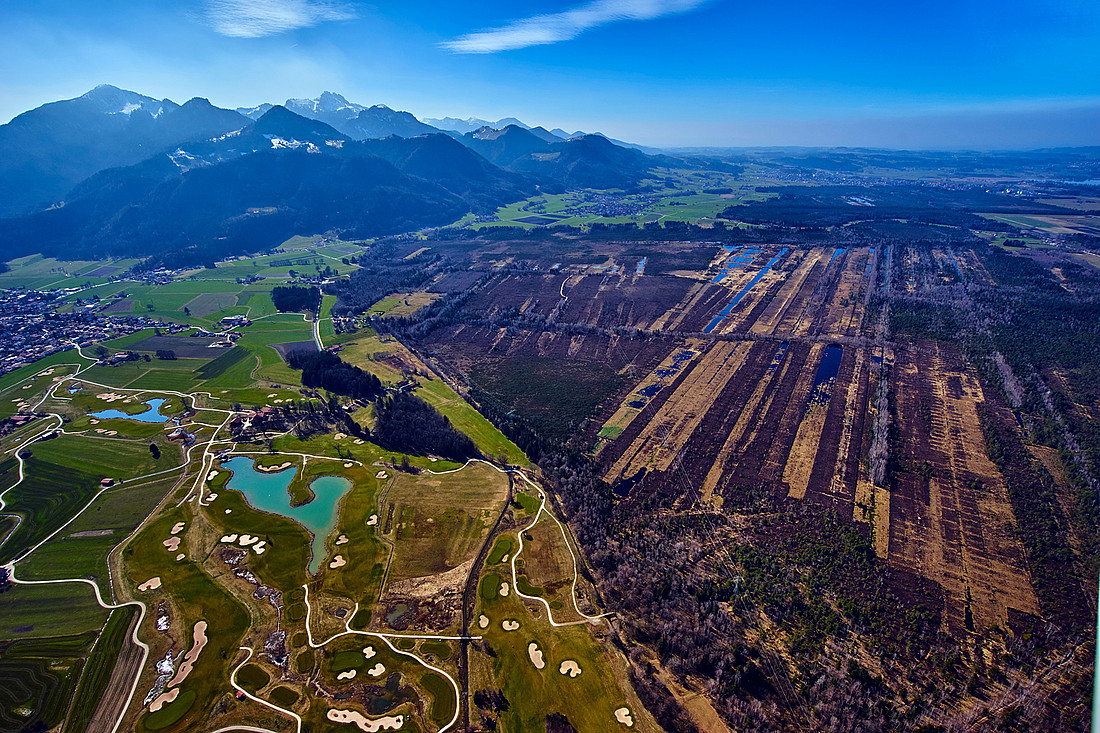 Zwei Formen von angeblich naturnaher Landschaftsgestaltung durch massive menschliche Eingriffe im Achental/Chiemgau