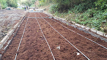 Lokale Abwasserbehandlung mittels stationärem Torfbett, z.B. für Entwicklungsländer ohne Infrastruktur.